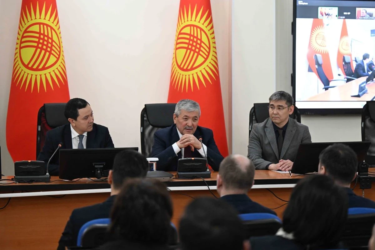 Глава кабмина представил коллективу Минздрава и.о. главы ведомства