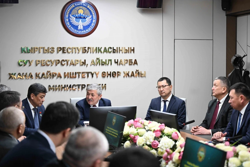 Новых глав Минздрава и Минводсельпрома представили подчиненным