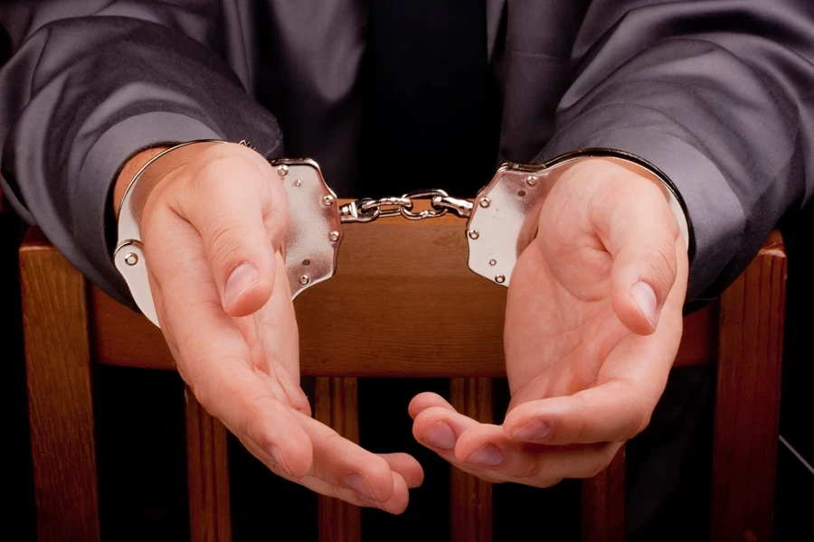 В Таласе задержан сотрудник МВД КР по факту незаконного завладения деньгами гражданина Турции