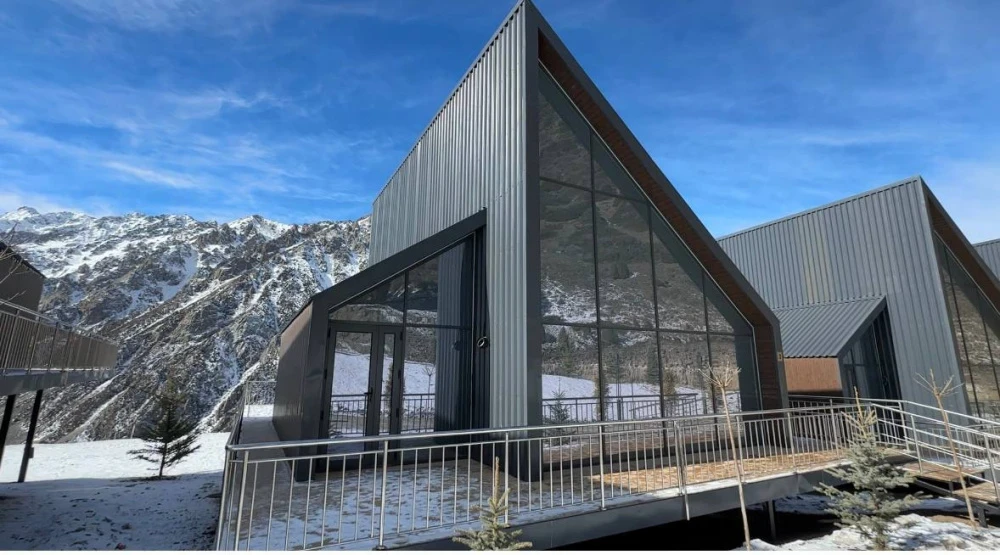 The cable car in Ala-Archa is open to visitors. We tell (and show) how it works