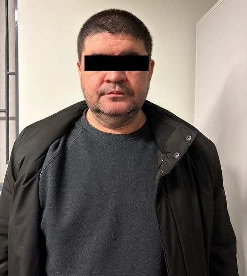 Сотруднику ГКНБ пытались дать взятку слитками золота