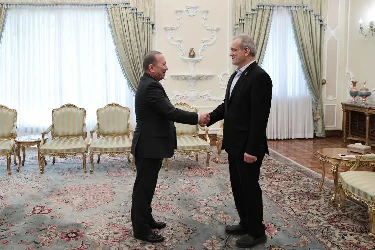 Посол Кыргызстана вручил верительные грамоты президенту Ирана