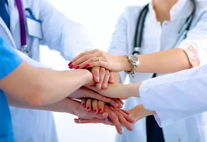 Садыр Жапаров 5 миң орундуу медициналык шаарчаны куруу тууралуу билдирди