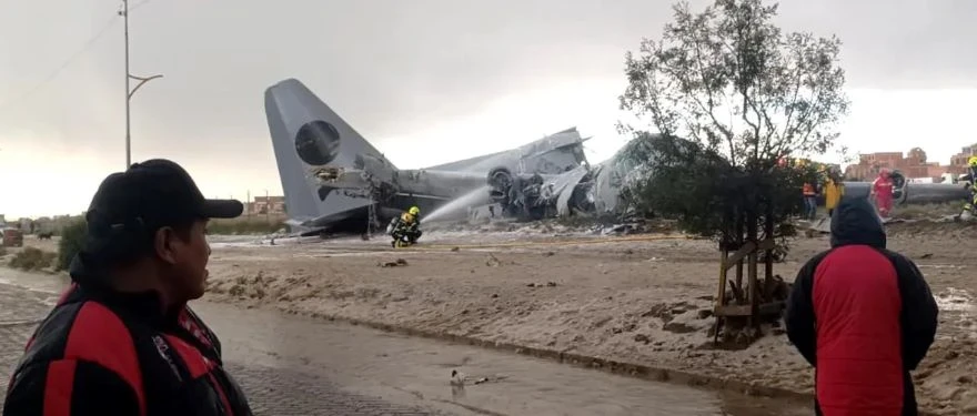 In Bolivia, a plane carrying money crashed, 15 people died