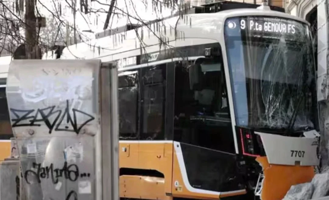 Tram derailed in Milan: there are fatalities