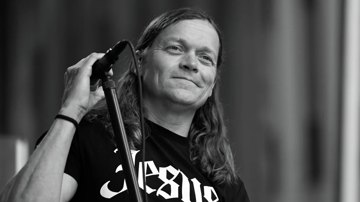 3 Doors Down группасынын негиздөөчүсү жана фронтмен Брэд Арнольд дүйнөдөн кайтты