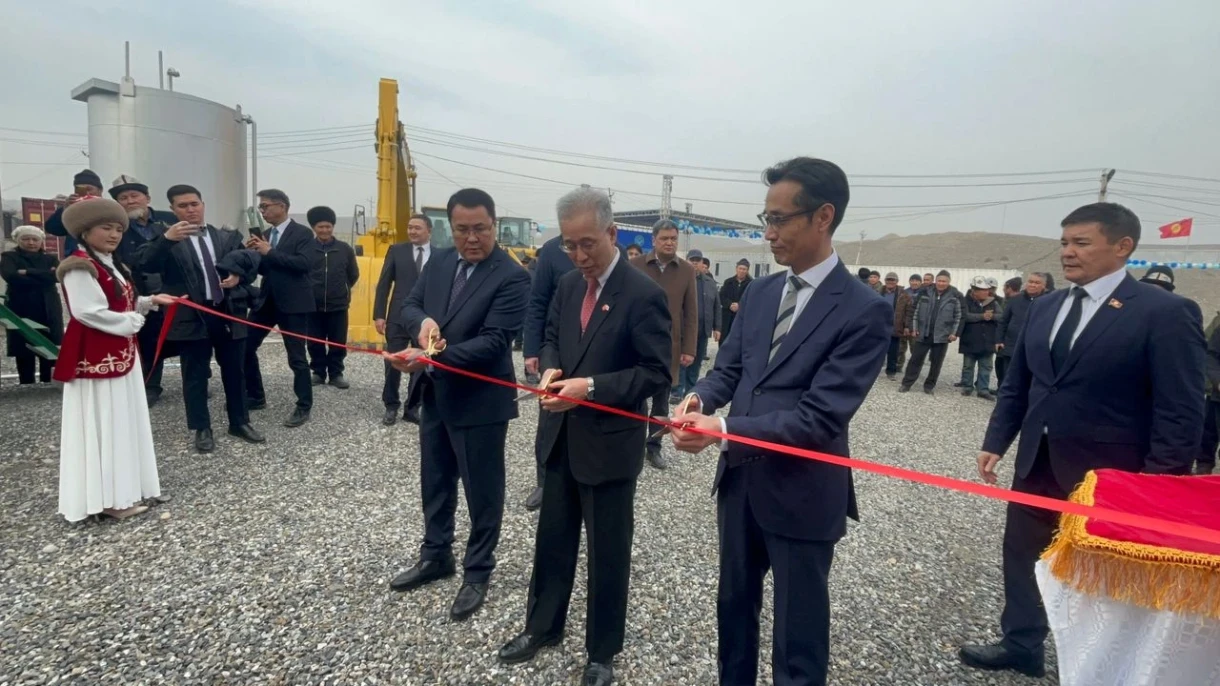 Япония Кыргызстанга 700 млн йенге техника жана жабдууларды тапшырды