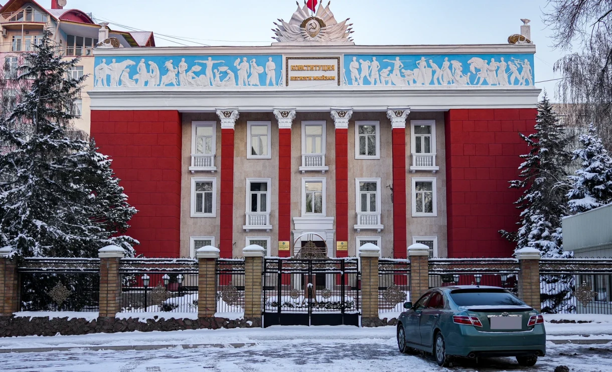 В КС поступило представление президента КР о даче официального толкования Конституции