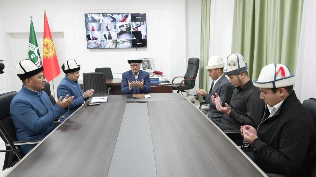 Богословы из Кыргызстана отправились на Алтай для обучения людей Корану