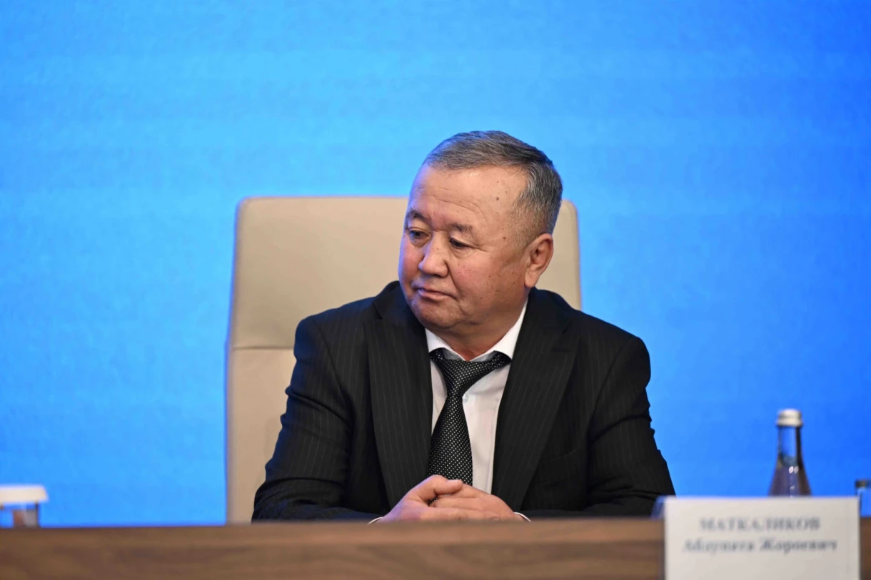 Глава кабмина представил мэрии Манаса нового градоначальника