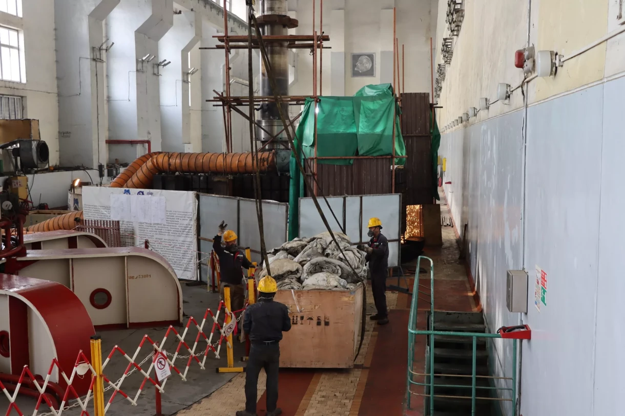 На Уч-Курганской ГЭС ведутся работы по демонтажу гидроагрегата №2 и поставка оборудования