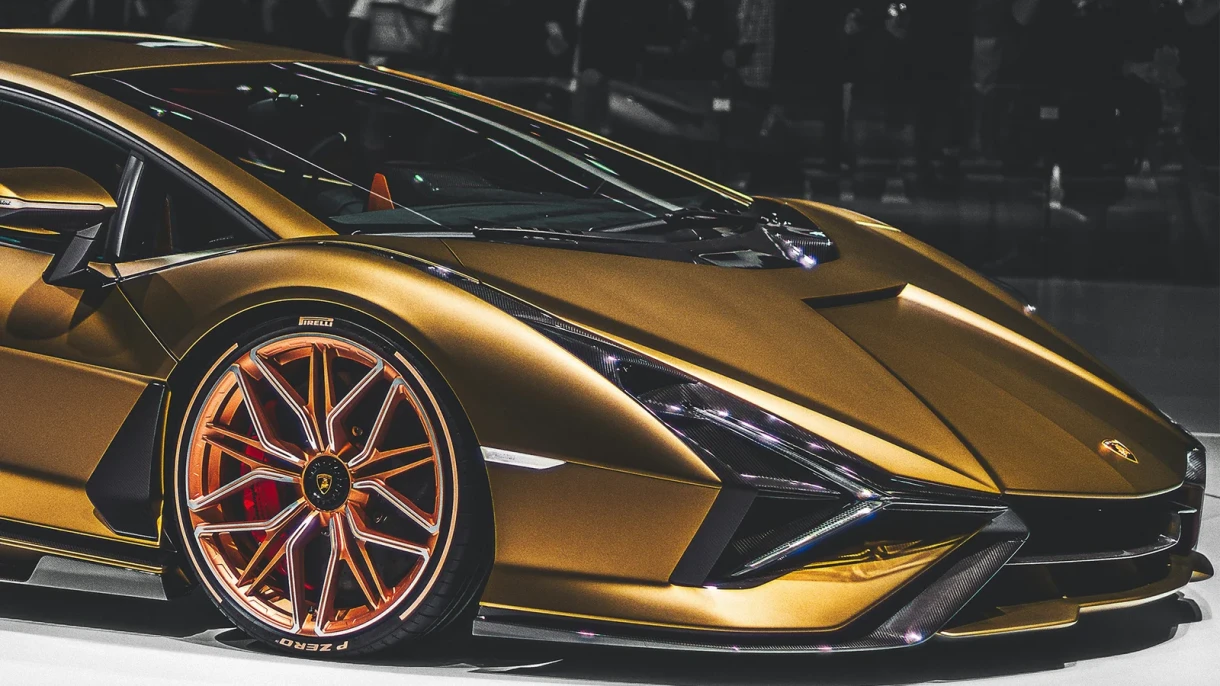 В Lamborghini прекратили работу над полностью электрическими суперкарами