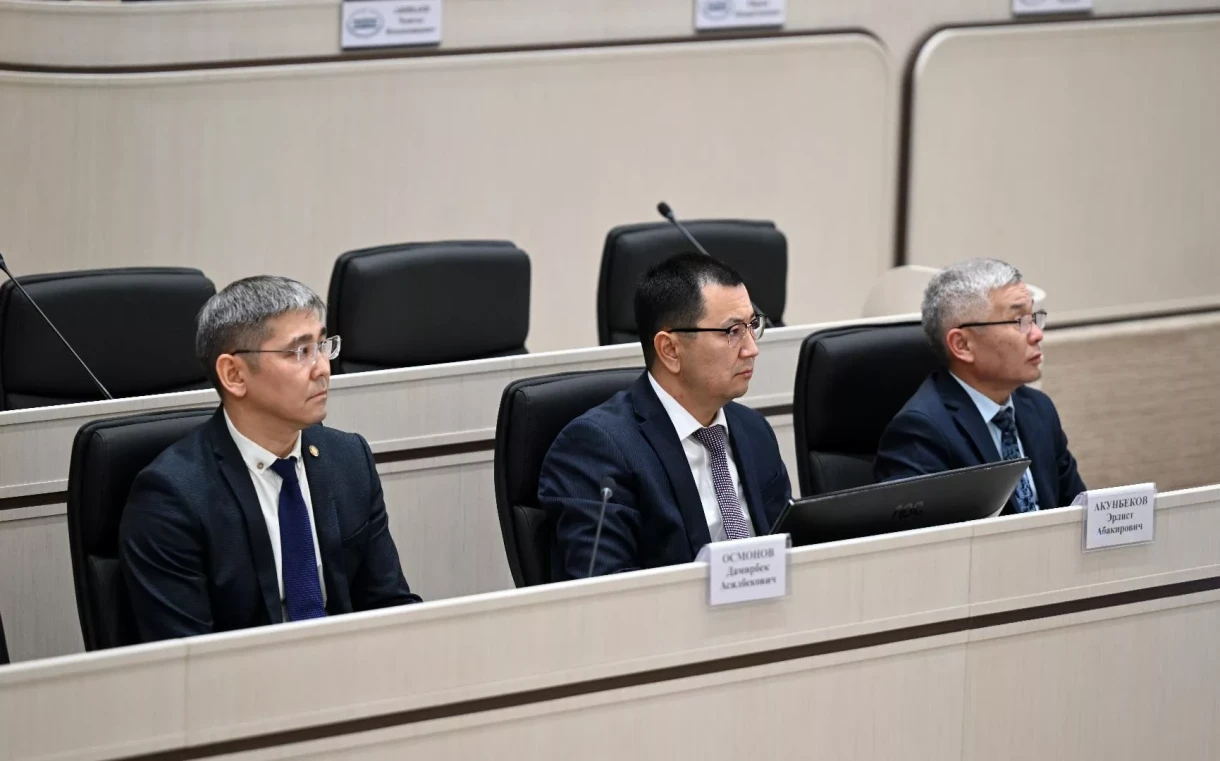 Жогорку Кенеш дал согласие на назначение Эрлиста Акунбекова и Дамирбека Осмонова на должности министров