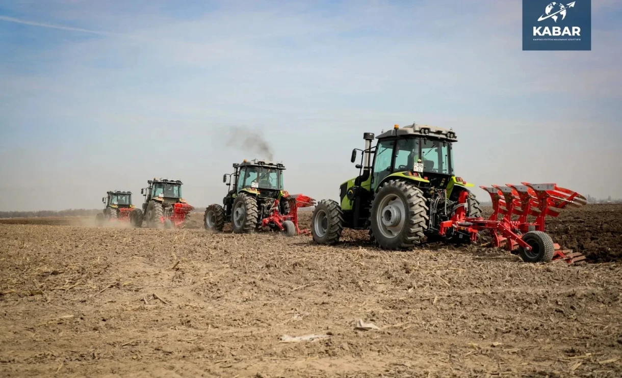 Министр: Өткөн жылы фермерлерге 2 миңден ашык айыл чарба техникасы берилди
