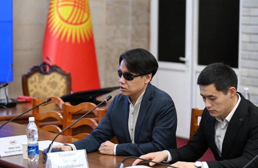 Депутат LED-экрандарды Бишкектин уйку районундагы көп кабаттуу үйлөргө орнотууга уруксат берүүнү сунуштады