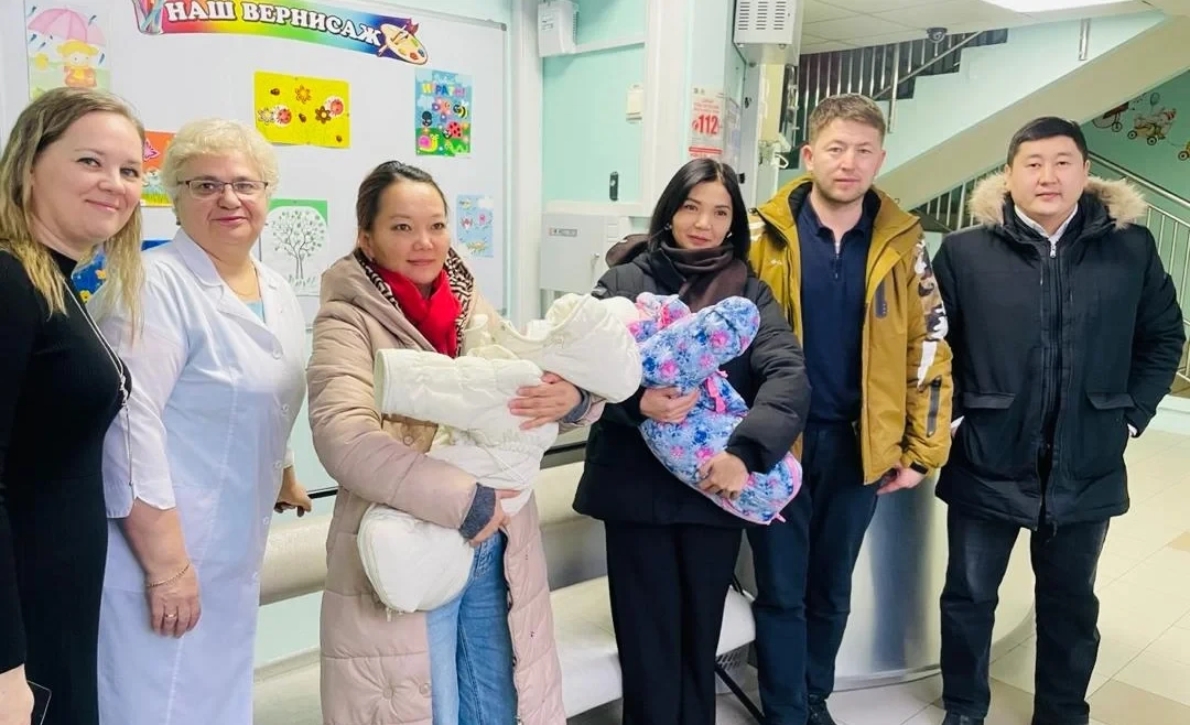 Эки бала, ата-энесиз калган, Екатеринбургдан Кыргызстанга кайтарылды