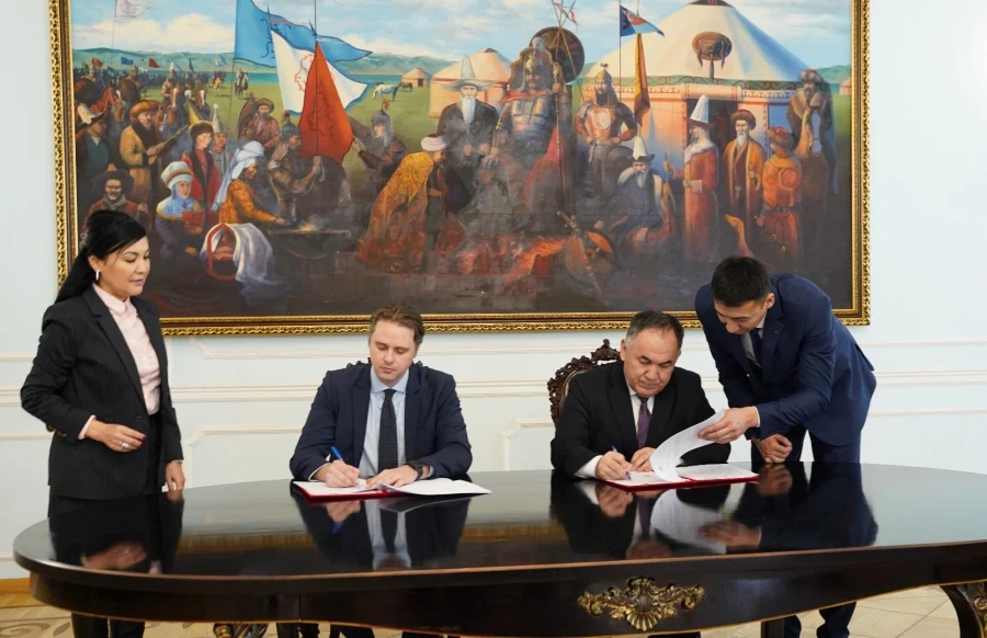 ОБСЕ Жогорку Кенештин билим берүү борборуна жабдууларды өткөрүп берди