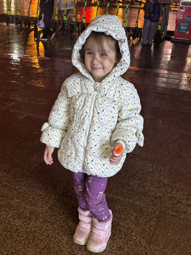 Мия туулганынан бери колостомо менен жашайт. Үй-бүлөгө жардам керек