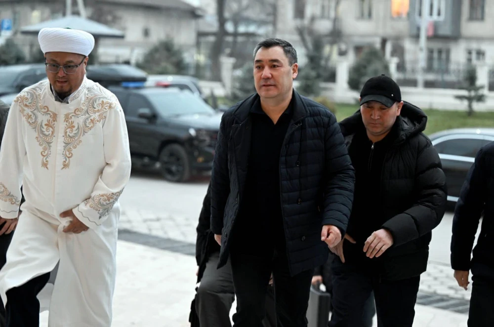 Садыр Жапаров провел ооз ачар для прихожан центральной мечети