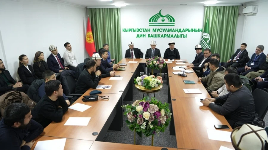 В Кыргызстане временно ограничили поездки на умру