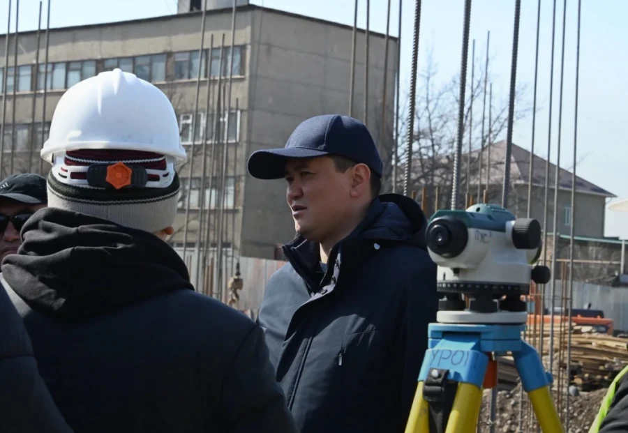 Интересны не только элитки и ТЦ: Нурдан Орунтаев проверил строительство школ в столице