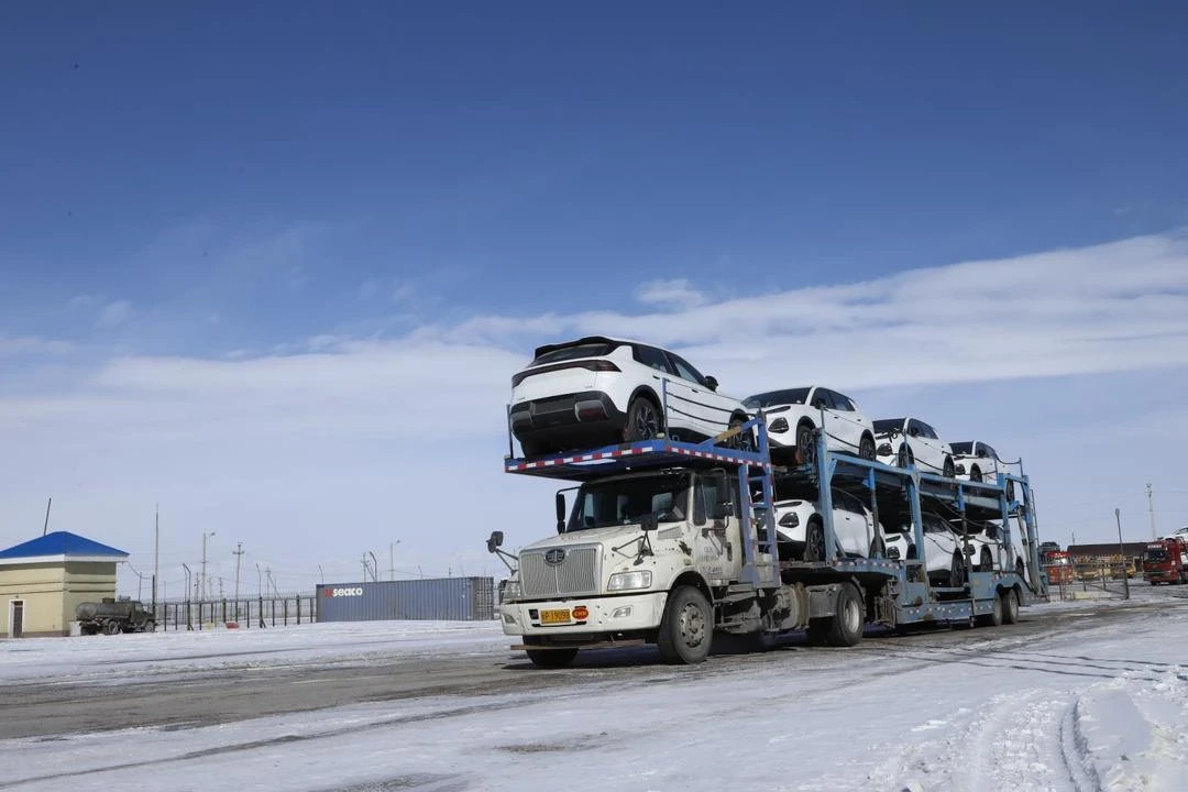 На КПП «Торугарт» ввели электронную очередь для фур. Это сократит заторы