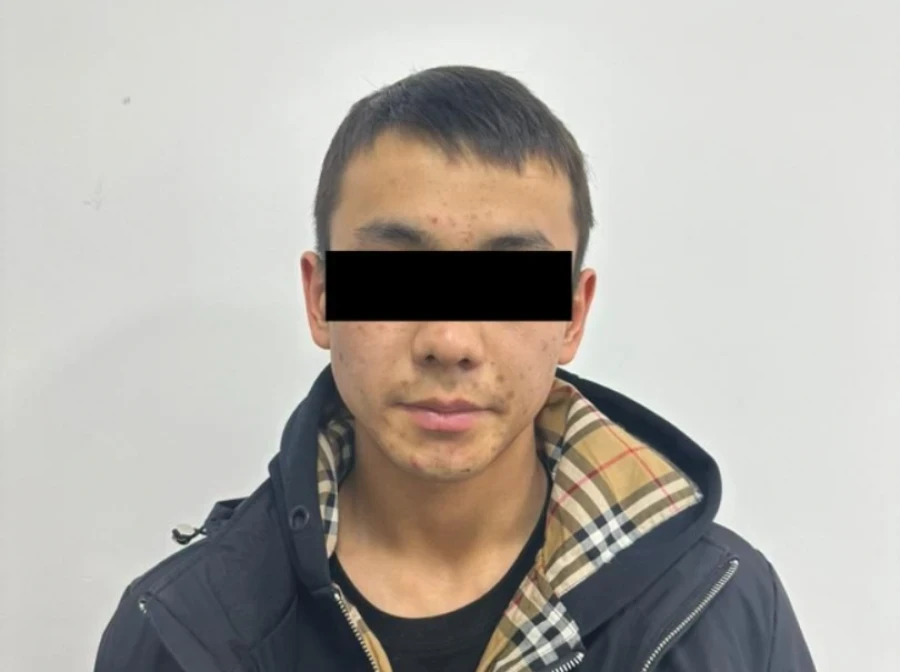 Мужчина через интернет купил наркотики и отправил свою сестру забрать «закладку», где она была задержана