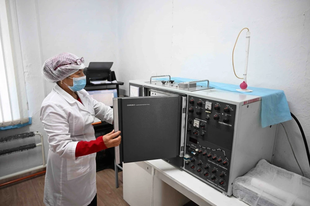 Глава кабмина поручил выделить молодым медикам областной больницы в Караколе квартиры ГИК