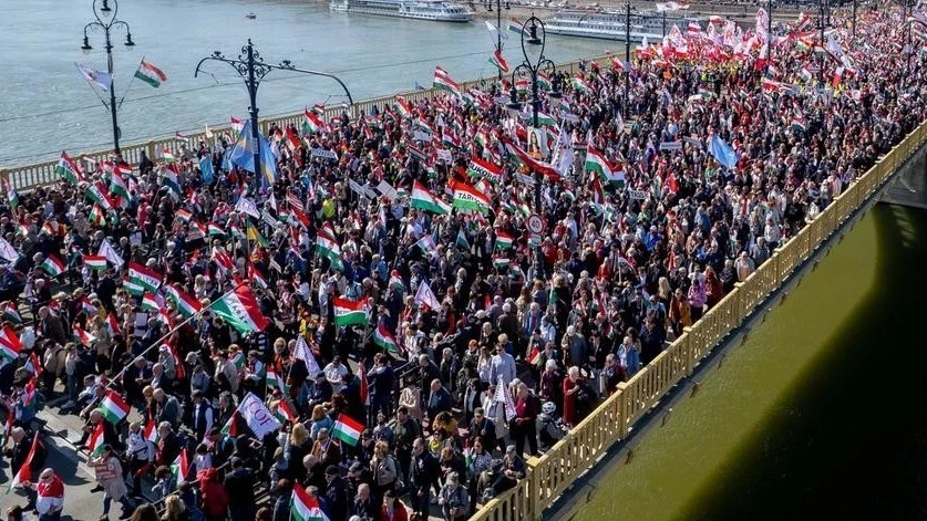 В Будапеште прошли массовые митинги сторонников и противников Орбана перед парламентскими выборами