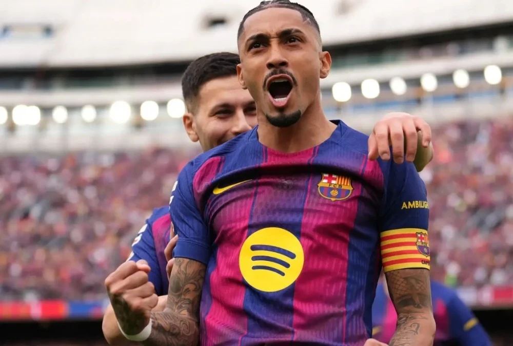 "Барселона" разгромила "Севилью" и упрочила лидерство в Ла Лиге