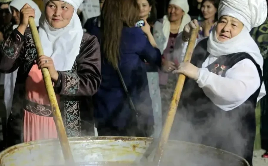 В Нарыне к Ноорузу пройдет фестиваль сумолока: сварят 40 казанов