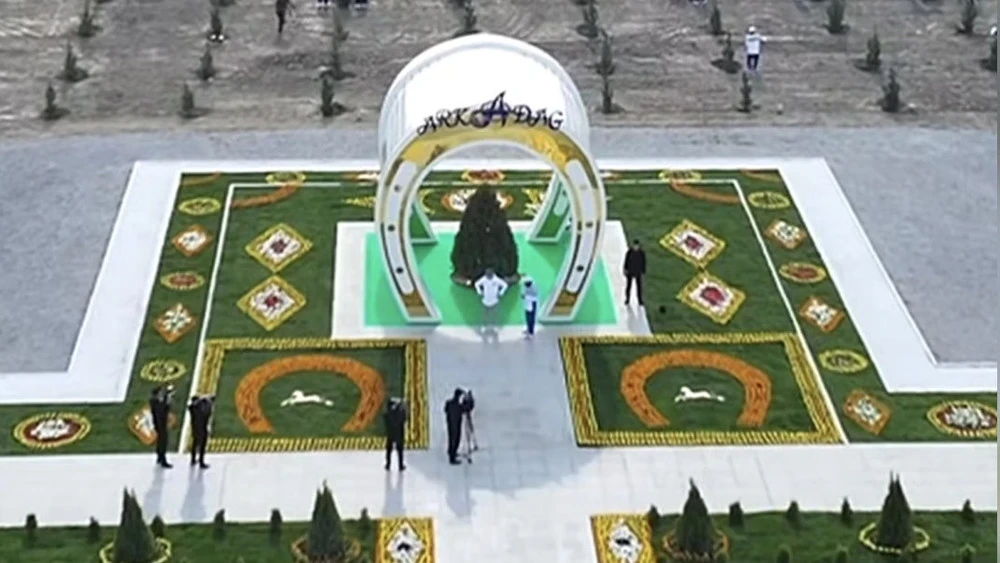 В Туркменистане высадили более 600 тыс. саженцев. Два дерева посадили Бердымухамедовы