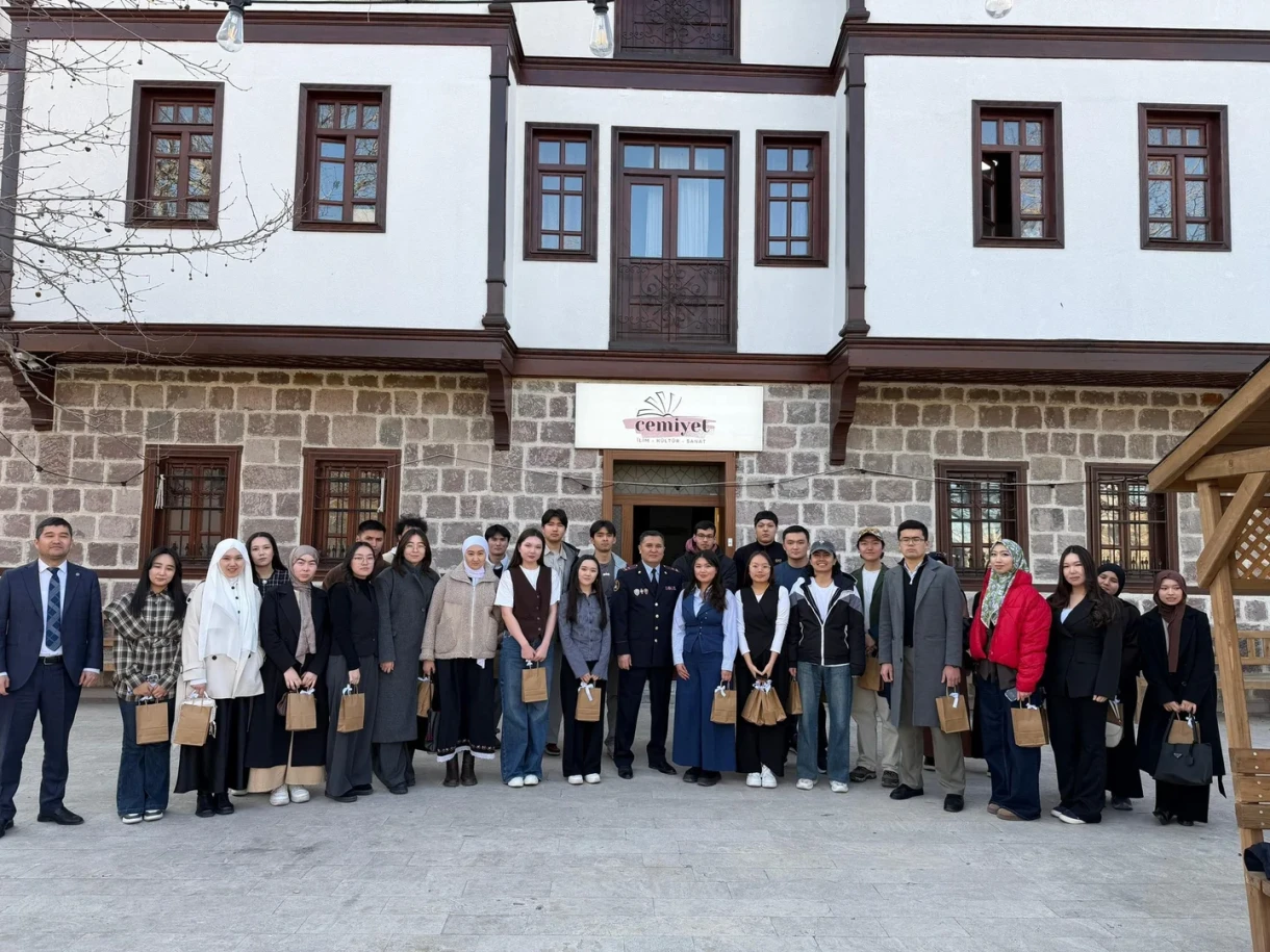 The representative of the Ministry of Internal Affairs of the Kyrgyz Republic held a meeting with Kyrgyz students in Ankara