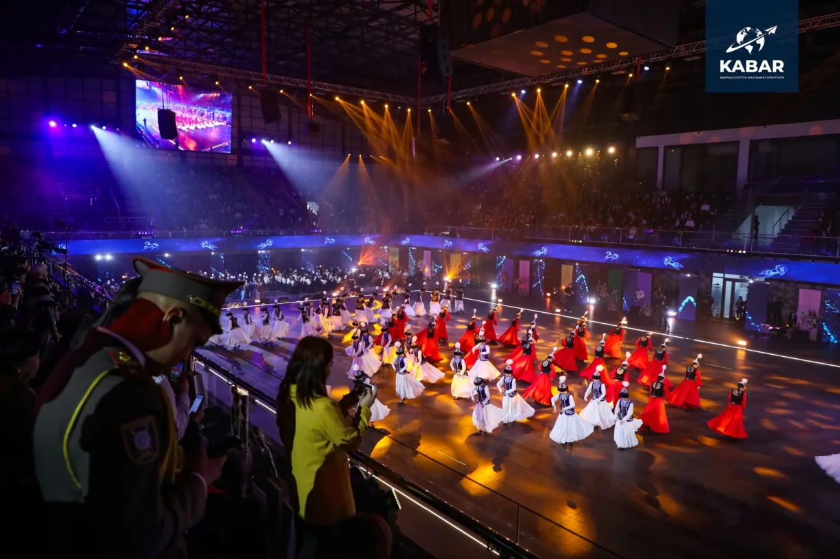 Более 5 тысяч бишкекчанок собрал праздничный концерт в честь 8 Марта – фоторепортаж