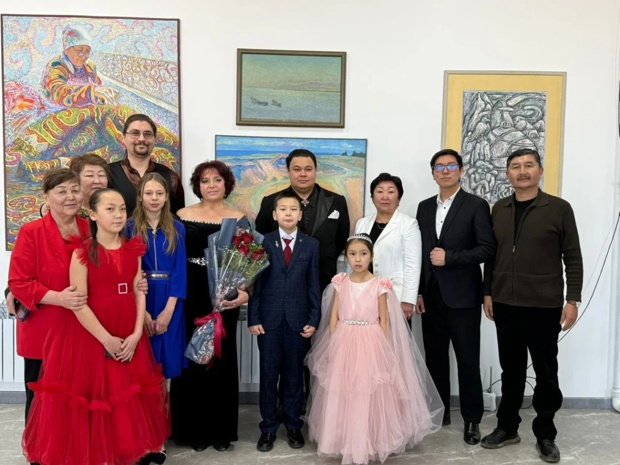 Артисты театра оперы и балета дали концерт в честь открытия библиотеки им. С.Касмамбетова в Балыкчы