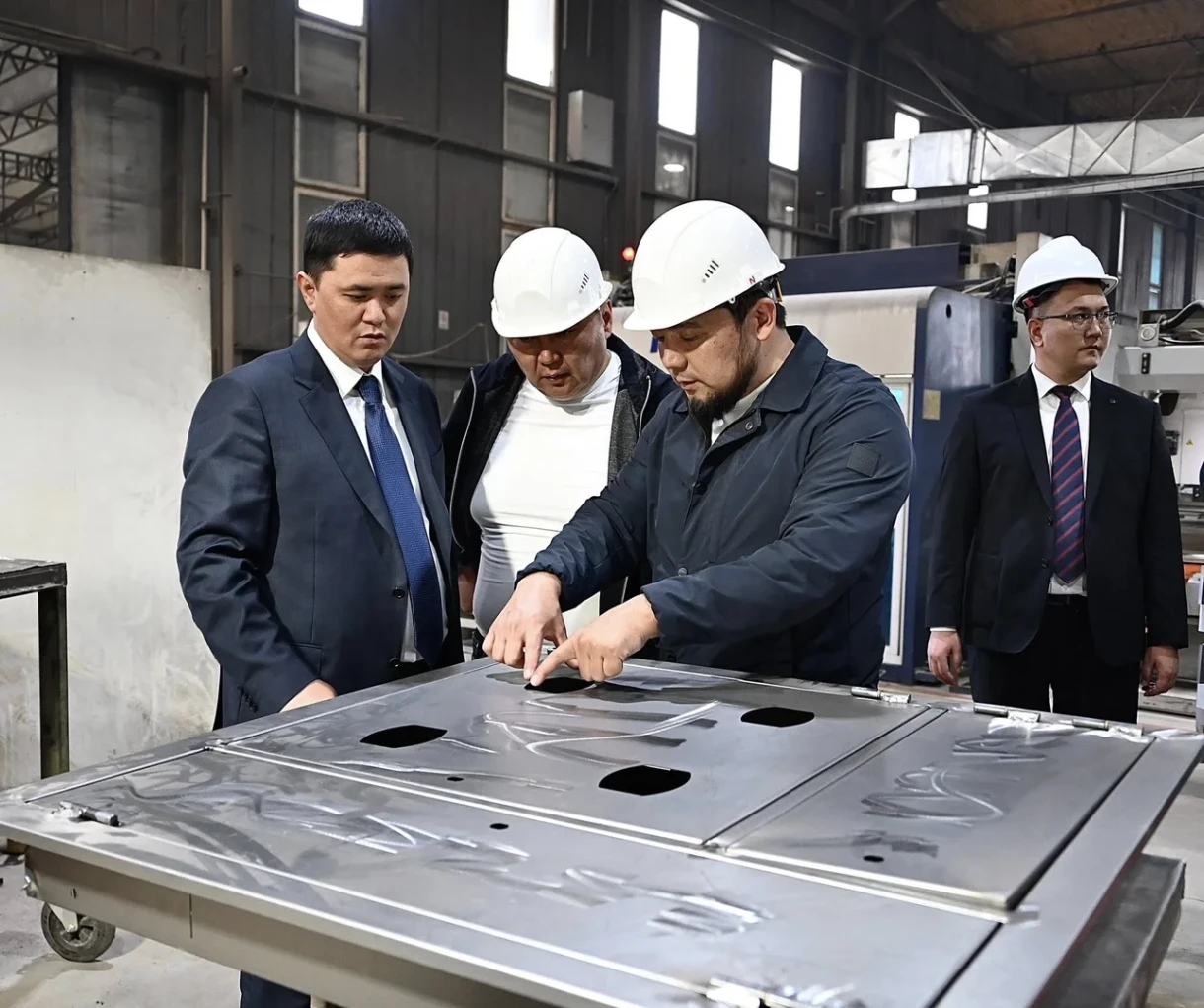 Нурдан Орунтаев предложил обеспечить новые школы отечественной мебелью