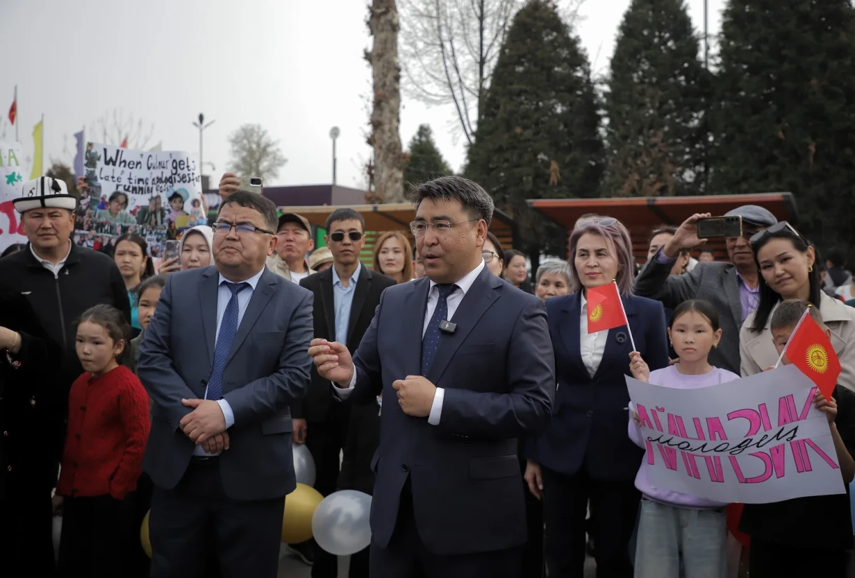 В Оше призерам школьной олимпиады вручили премии на общую сумму 1,2 млн сомов